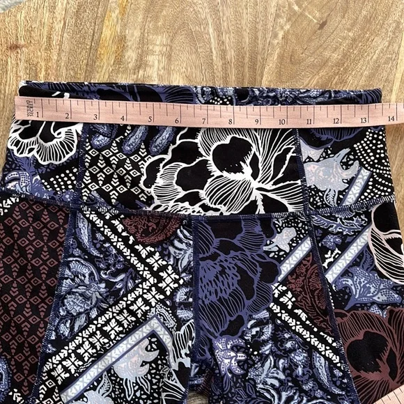 Athleta patchwork salutation 7/8 tights leggings - Picture 5 of 7